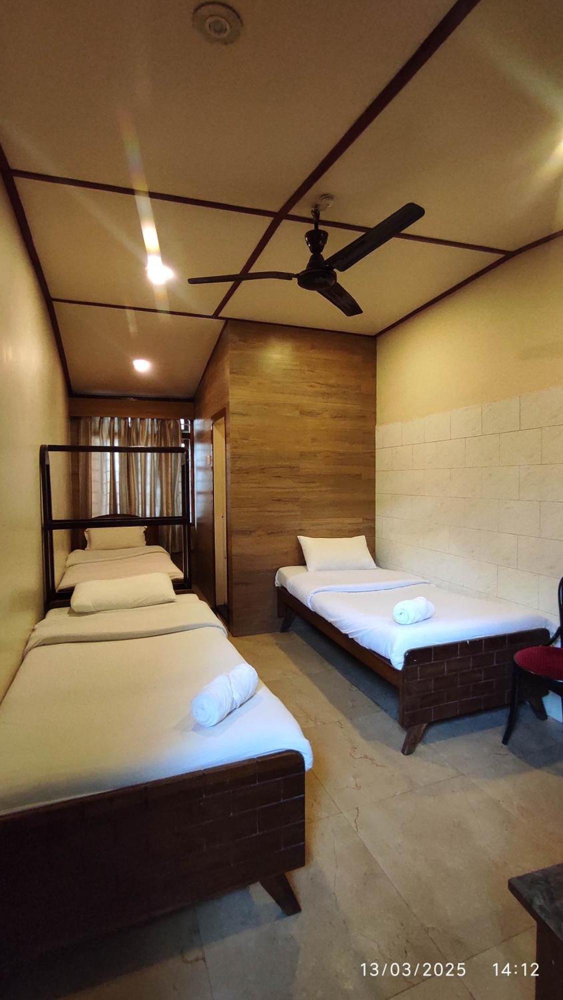 Baba Tourist Lodge Shillong Exterior foto
