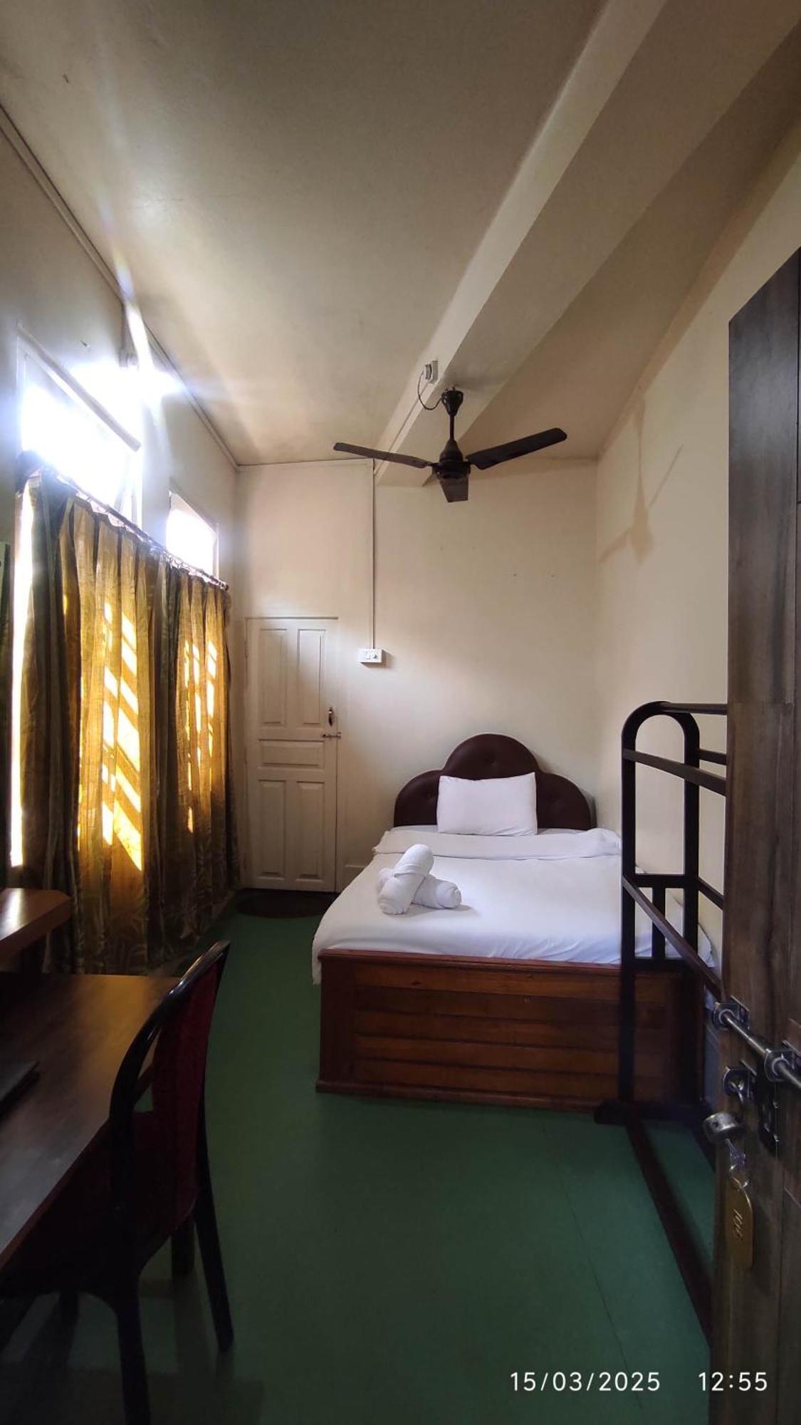 Baba Tourist Lodge Shillong Exterior foto
